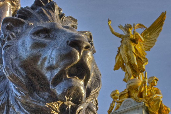 La bella e la bestia (Buckingham palace).jpg